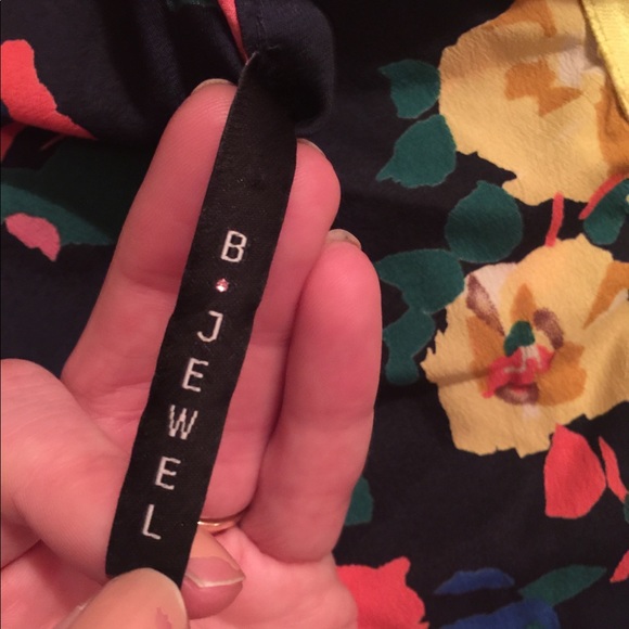 Zipper Back Tank - Picture 5 of 5